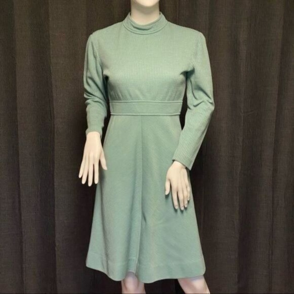 Stunning 1960's R‎ & K Knits, fitted sweater dress
